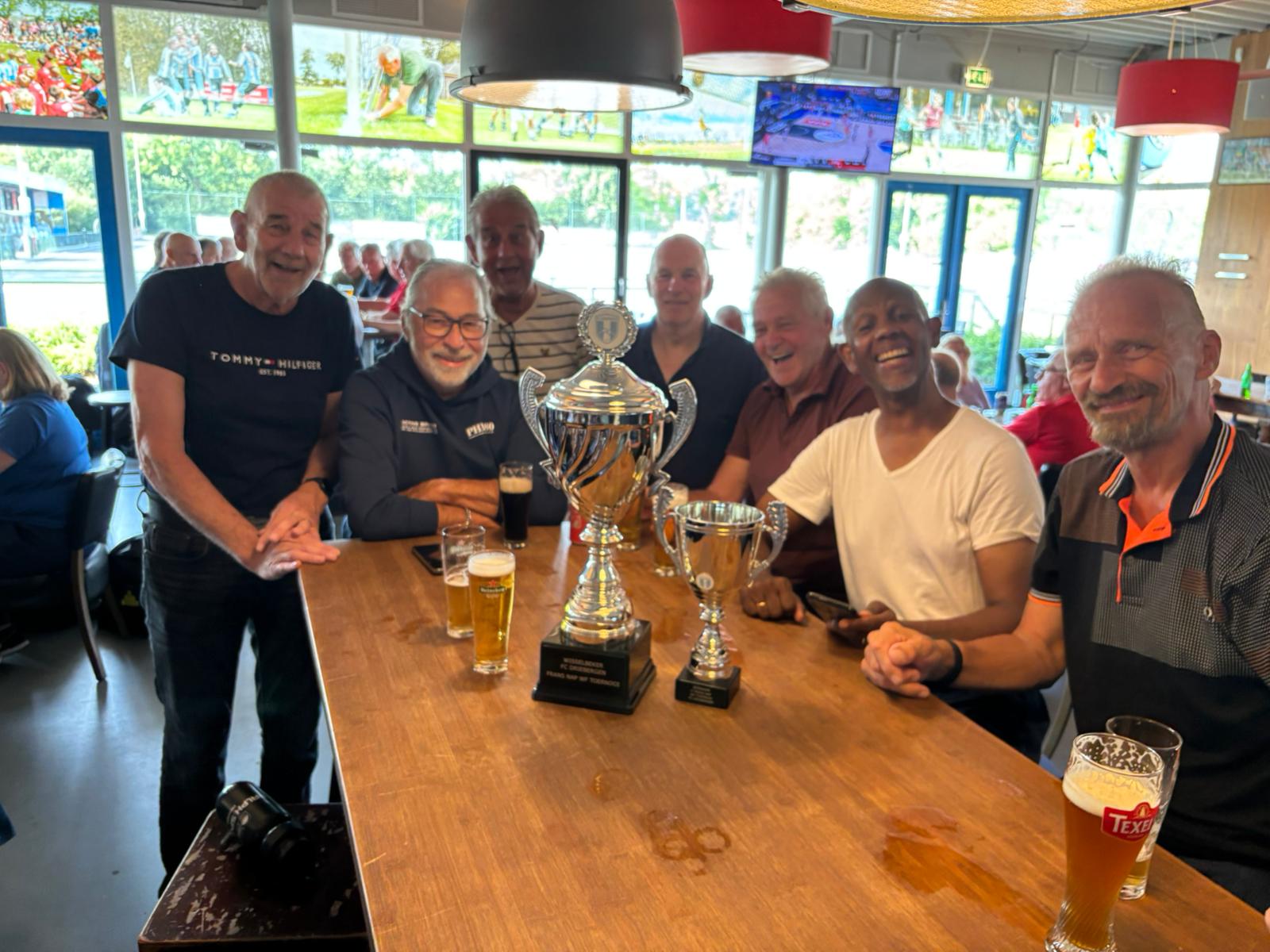 Zes wedstrijdenongeslagen: Walking Football JSV opnieuw kampioen in Driebergen